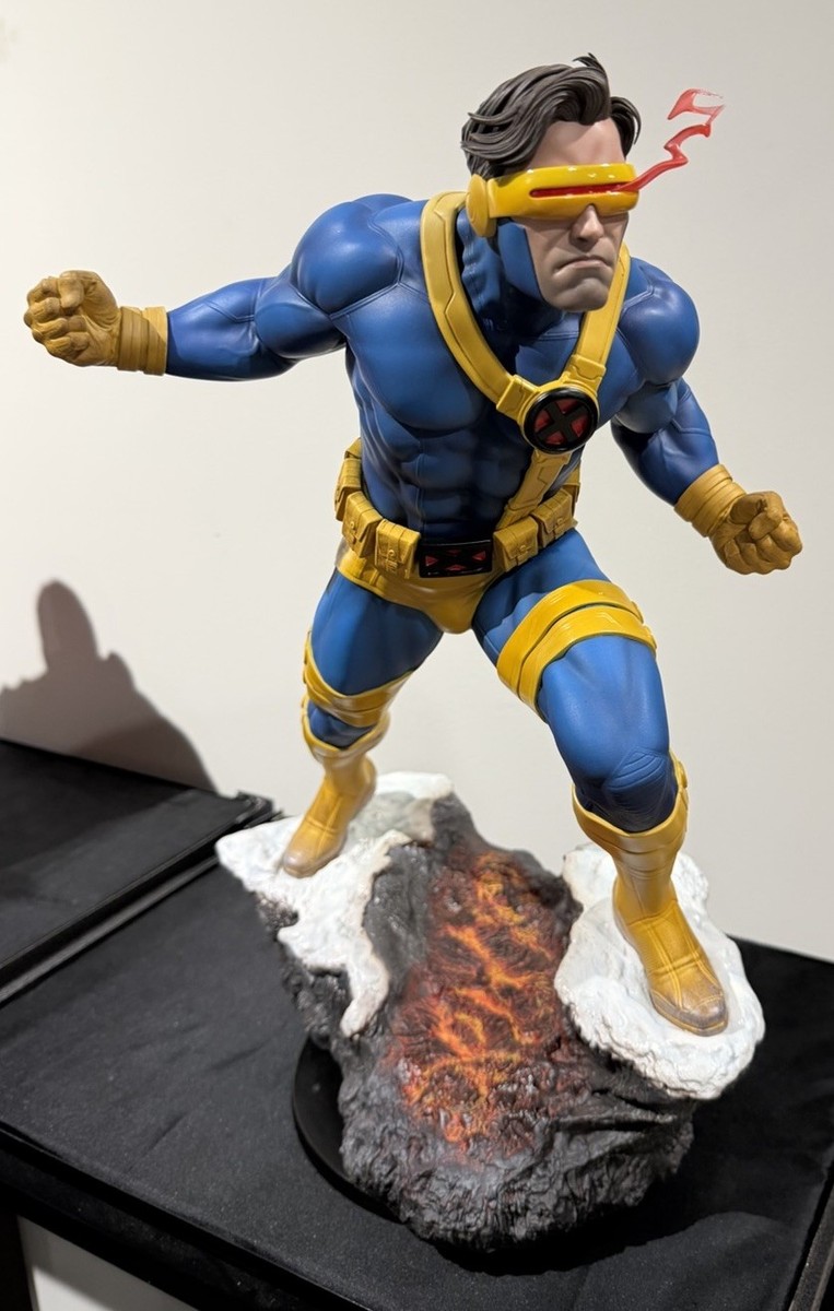 Sideshow Collectibles Cyclops Premium Format 1:4 Scale X-Men Statue